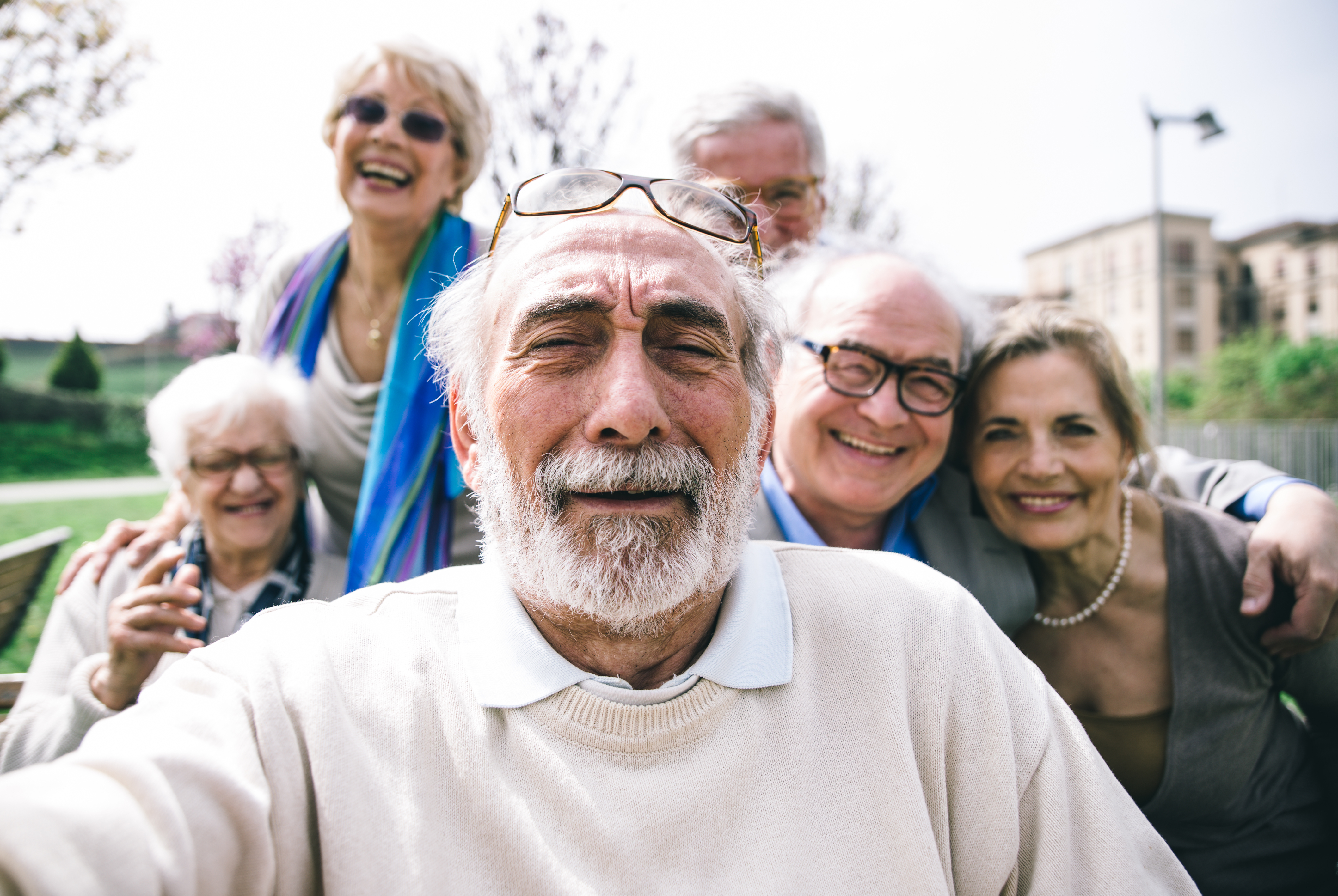Счастливое долголетие. Пожилой итальянец. Пожилые люди долгожители. Пожилые оптимизм. Старики долголетие.